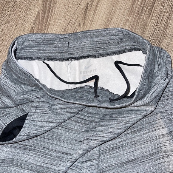 Nike shorts - Picture 3 of 4